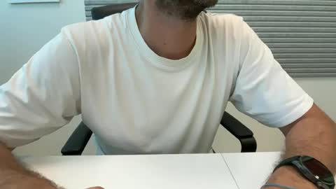 Snapshot of backtoureon chatting on 06/30/26, 10:27 backtoureon online show from 06/30/26, 10:27