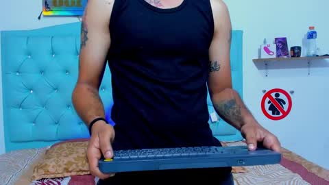 Snapshot of bad__couple_ chatting on 10/16/25, 10:16 s   online show from 10/16/25, 10:16