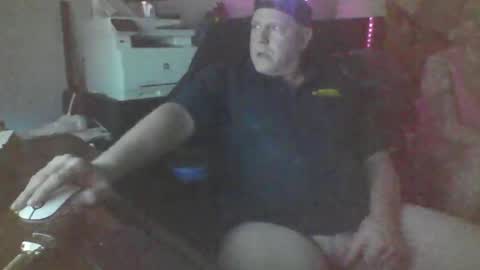 Snapshot of bad_boy4u2abuse chatting on 04/24/26, 08:44 bad_boy4u2abuse online show from 04/24/26, 08:44