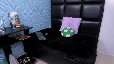 Snapshot of bad_boy_21_ chatting on 02/26/26, 05:39 bad_boy_21_ online show from 02/26/26, 05:39