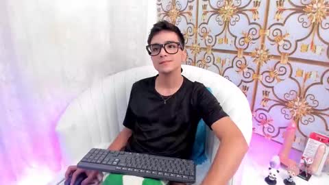 Snapshot of bad_boy_21_ chatting on 03/20/26, 10:09 bad_boy_21_ online show from 03/20/26, 10:09