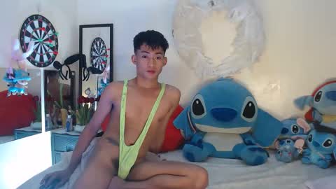 Snapshot of bad_boy_in_bed chatting on 10/23/25, 04:28 jay online show from 10/23/25, 04:28