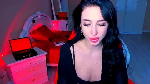 Snapshot of bad_desire chatting on 12/17/24, 11:28 Miss Desire...do you remember online show from 12/17/24, 11:28