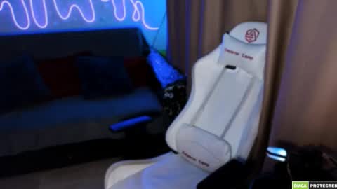 Lin online show from 10/06/25, 05:21