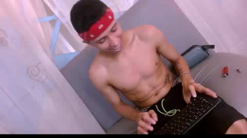 Snapshot of bad_guyssex chatting on 12/27/24, 04:04 bad_guyssex online show from 12/27/24, 04:04