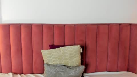 Snapshot of bad_queen22 chatting on 11/27/25, 01:07 bad_queen22 online show from 11/27/25, 01:07