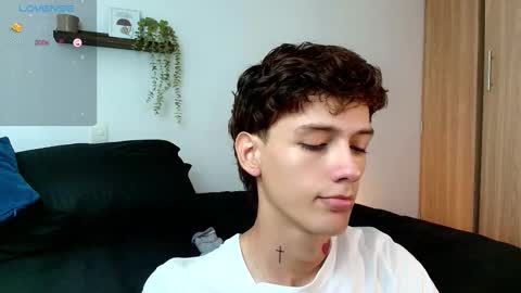 Snapshot of badboy_one chatting on 11/20/25, 09:47 jhojan online show from 11/20/25, 09:47