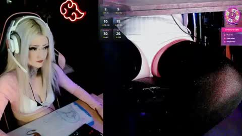 Snapshot of badd0ll chatting on 06/30/26, 01:01 badd0ll online show from 06/30/26, 01:01