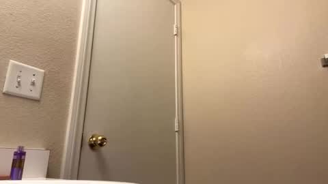 Snapshot of baddie2981 chatting on 01/18/26, 05:17 baddie2981 online show from 01/18/26, 05:17