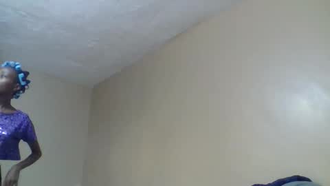 baddie_bunnie online show from 12/17/25, 05:02