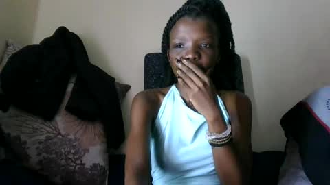 Snapshot of baddie_floxxy chatting on 05/18/26, 04:07 baddie_floxxy online show from 05/18/26, 04:07