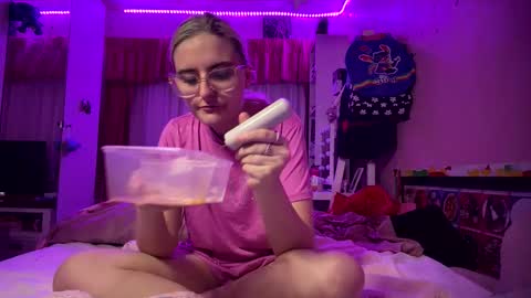 Snapshot of baddieprettypussy chatting on 05/27/26, 01:52 baddieprettypussy online show from 05/27/26, 01:52