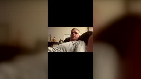 Snapshot of badger32934 chatting on 12/01/25, 03:33 Badger online show from 12/01/25, 03:33