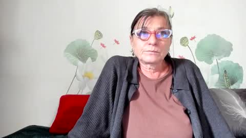 Gina online show from 10/01/25, 10:21