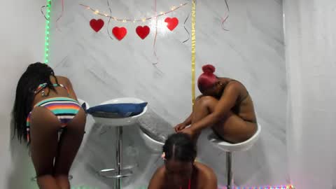 Snapshot of badgirls_000 chatting on 02/08/25, 02:27 candy and dayan online show from 02/08/25, 02:27