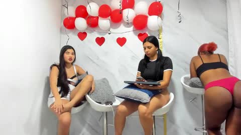 Snapshot of badgirls_000 chatting on 02/17/25, 12:16 candy and dayan online show from 02/17/25, 12:16