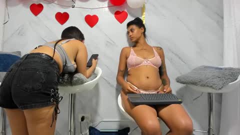 Snapshot of badgirls_000 chatting on 02/18/25, 10:03 candy and dayan online show from 02/18/25, 10:03
