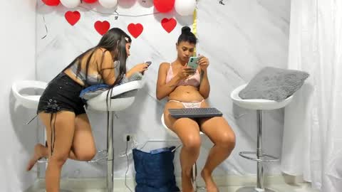 Snapshot of badgirls_000 chatting on 02/19/25, 01:08 candy and dayan online show from 02/19/25, 01:08