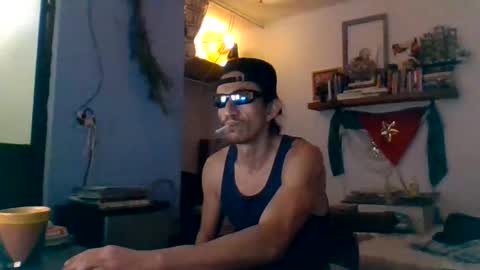 Snapshot of badhombremx chatting on 12/20/24, 02:16 Mexican livin Off the Wall online show from 12/20/24, 02:16