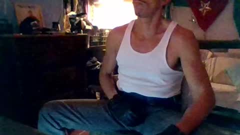 Snapshot of badhombremx chatting on 01/30/25, 03:00 Mexican livin Off the Wall online show from 01/30/25, 03:00