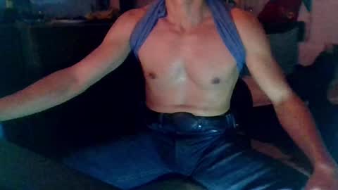 Snapshot of badhombremx chatting on 02/04/25, 06:14 Mexican livin Off the Wall online show from 02/04/25, 06:14