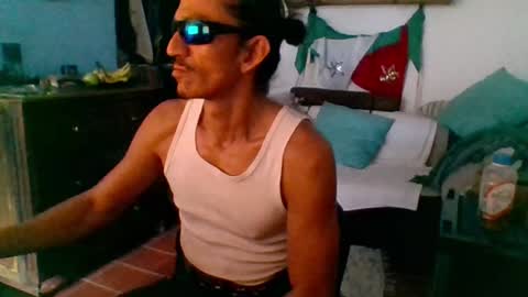 Snapshot of badhombremx chatting on 02/04/25, 03:26 Mexican livin Off the Wall online show from 02/04/25, 03:26