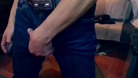 Snapshot of badhombremx chatting on 02/10/25, 01:24 Mexican livin Off the Wall online show from 02/10/25, 01:24