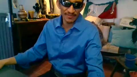 Snapshot of badhombremx chatting on 02/27/25, 04:10 Mexican livin Off the Wall online show from 02/27/25, 04:10