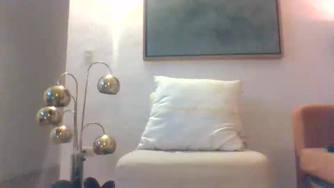 Snapshot of badhombremx chatting on 11/20/25, 01:39 Mexican livin Off the Wall online show from 11/20/25, 01:39