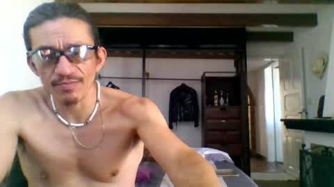 Snapshot of badhombremx chatting on 04/25/26, 07:22 Mexican livin Off the Wall online show from 04/25/26, 07:22
