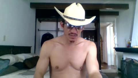 Snapshot of badhombremx chatting on 04/27/26, 06:50 Mexican livin Off the Wall online show from 04/27/26, 06:50