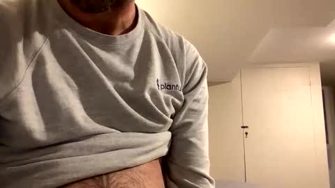 Snapshot of badtwister chatting on 12/04/25, 06:01 badtwister online show from 12/04/25, 06:01