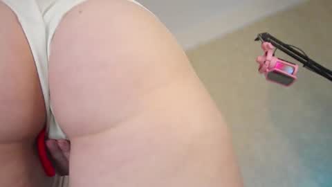 Snapshot of badwebcamgirl chatting on 06/13/26, 09:57 engely online show from 06/13/26, 09:57