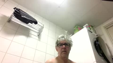 Snapshot of baggelina75 chatting on 04/17/26, 03:42 baggelina75 online show from 04/17/26, 03:42