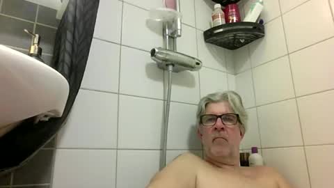 Snapshot of baggelina75 chatting on 04/19/26, 04:50 baggelina75 online show from 04/19/26, 04:50