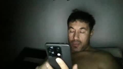 Snapshot of bagio18 chatting on 11/15/25, 09:00 Bagio online show from 11/15/25, 09:00