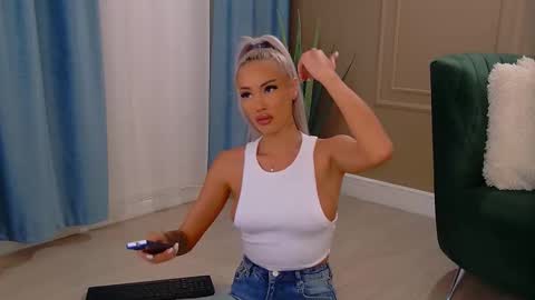 Snapshot of bailey_rush chatting on 09/29/25, 01:16 bailey_rush online show from 09/29/25, 01:16