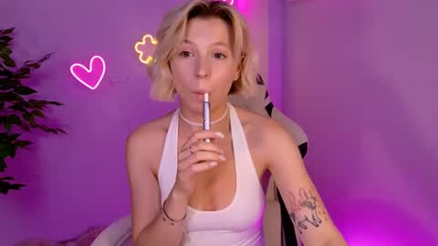 Snapshot of balerinacappuccino_ chatting on 07/10/26, 10:07 Elly online show from 07/10/26, 10:07