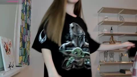 Kira online show from 10/10/25, 01:43