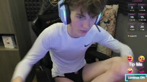 Snapshot of bambelbye chatting on 12/10/24, 08:38 Gaz online show from 12/10/24, 08:38