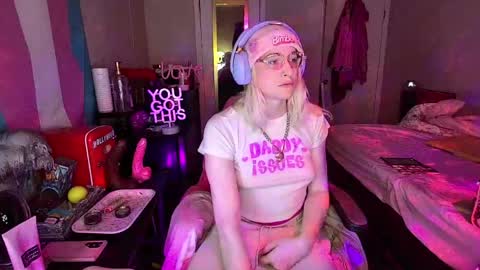 Snapshot of bambibimbosparkles chatting on 04/25/26, 04:15 Bambi Sparkles TS online show from 04/25/26, 04:15