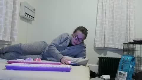 Snapshot of bambiboo8113 chatting on 12/15/25, 03:11 bambiboo8113 online show from 12/15/25, 03:11