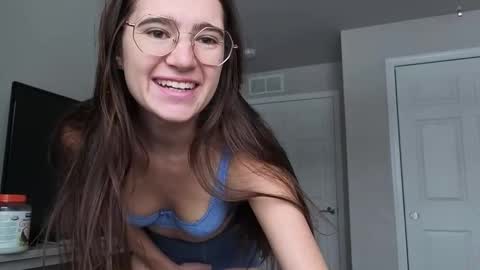 Snapshot of bambifarrina chatting on 01/17/26, 04:11 bambifarrina online show from 01/17/26, 04:11