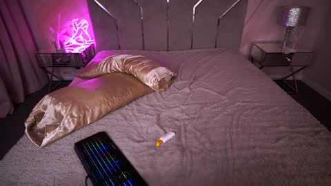 Snapshot of bambiliii chatting on 01/24/25, 05:31 Bambi online show from 01/24/25, 05:31