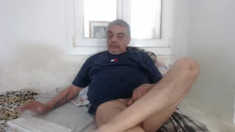 Snapshot of bambino6060 chatting on 01/05/25, 12:21 bambino6060 online show from 01/05/25, 12:21