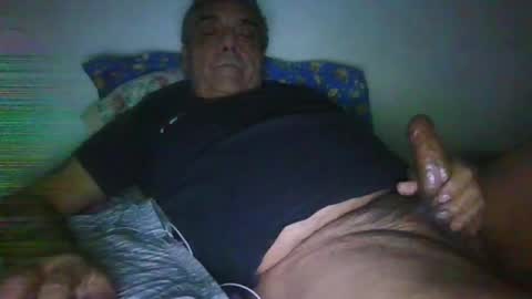 Snapshot of bambino6060 chatting on 06/17/26, 06:05 bambino6060 online show from 06/17/26, 06:05