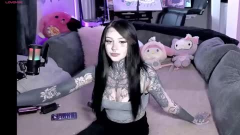 Snapshot of bambitatted chatting on 04/22/26, 06:53 bambitatted online show from 04/22/26, 06:53