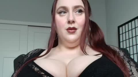 Snapshot of bambixxlynn chatting on 06/07/26, 10:35 bambixxlynn online show from 06/07/26, 10:35