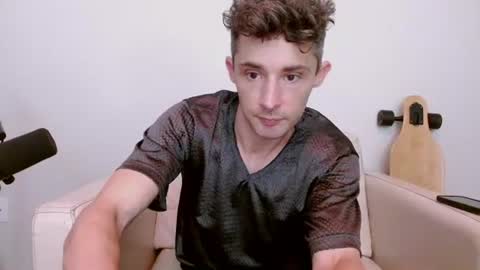 Snapshot of bananacurvesleft chatting on 06/19/26, 02:27 bananacurvesleft online show from 06/19/26, 02:27