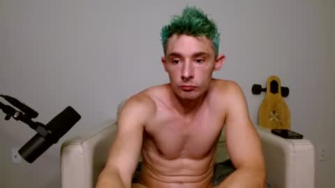 Snapshot of bananacurvesleft chatting on 07/18/26, 01:32 bananacurvesleft online show from 07/18/26, 01:32